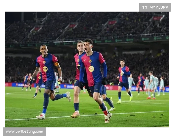 莱万点球破门后伤退,巴萨锋线轮换遇挑战 莱万点球破门后伤退,巴萨锋线轮换遇挑战